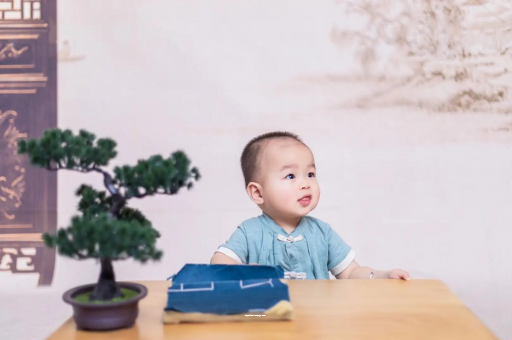 温岭怀孕肚子中间凹两边凸